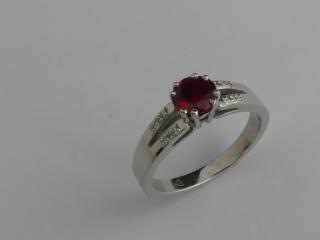 Bague  Spinelle rouge et diamants