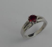 Bagues pierres de couleurs fines et prcieuses Bague  Spinelle rouge et diamants