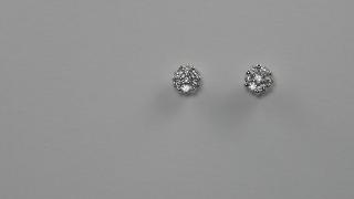 Boutons d'oreilles multis diamants