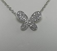 Or Collier or blanc motif papillon  pavage diamants