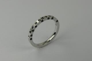 Demi alliance diamants noirs 0.27 carat