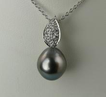 Perle de Tahiti Pendentif perle grise de Tahiti et diamants