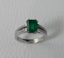 Autres Pierres : Pierres Fines de couleur Bague emeraude et diamants