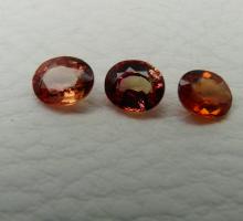 Pierres précieuses et pierres fines de couleurs Saphirs oranges et rouges