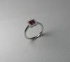 Bague rubis contemporaine entourage diamant