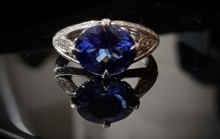 Bague Tanzanite ovale et diamants 