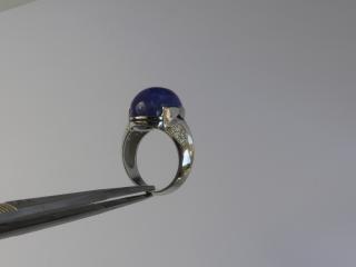 Bagiue Tanzanite cabocon et diamants 